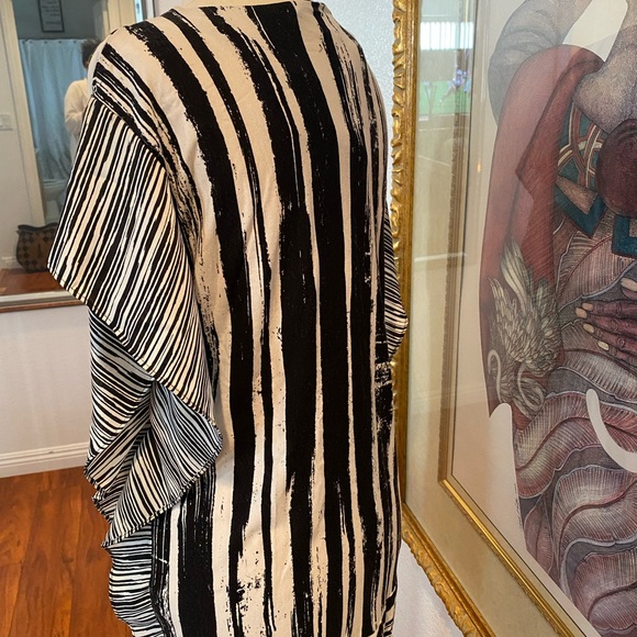 Black and white blouse - Picture 4 of 10